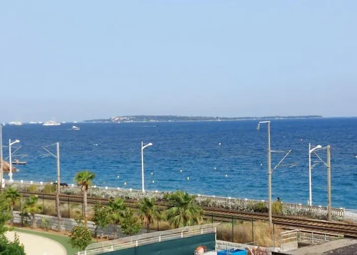 Bocca Baie T2 En Bord De Mer - Axelle Loc Appart